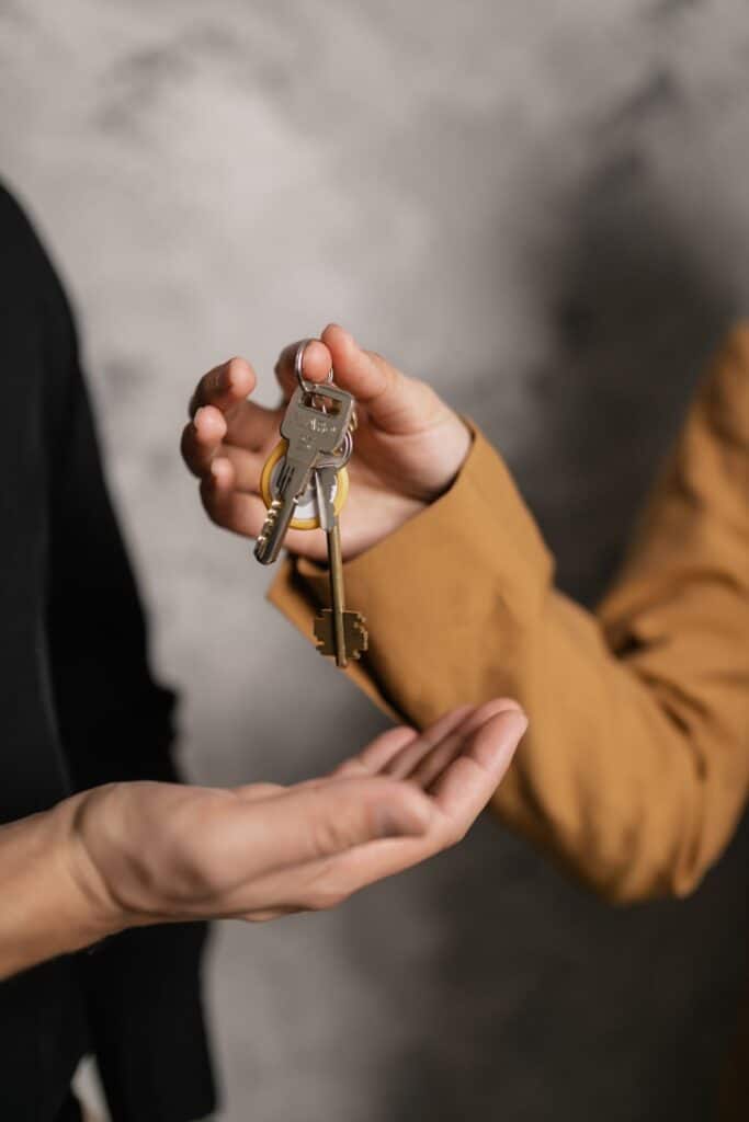Une remise de clés lors d’un projet immobilier